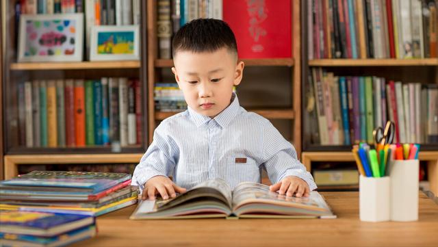 小学学科怎么学，小学学科怎么学英语。
